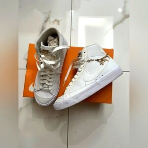 Nike Blazer Mid ‘77 Lucky Charms White Gold High Top Sneaker Women Size 8